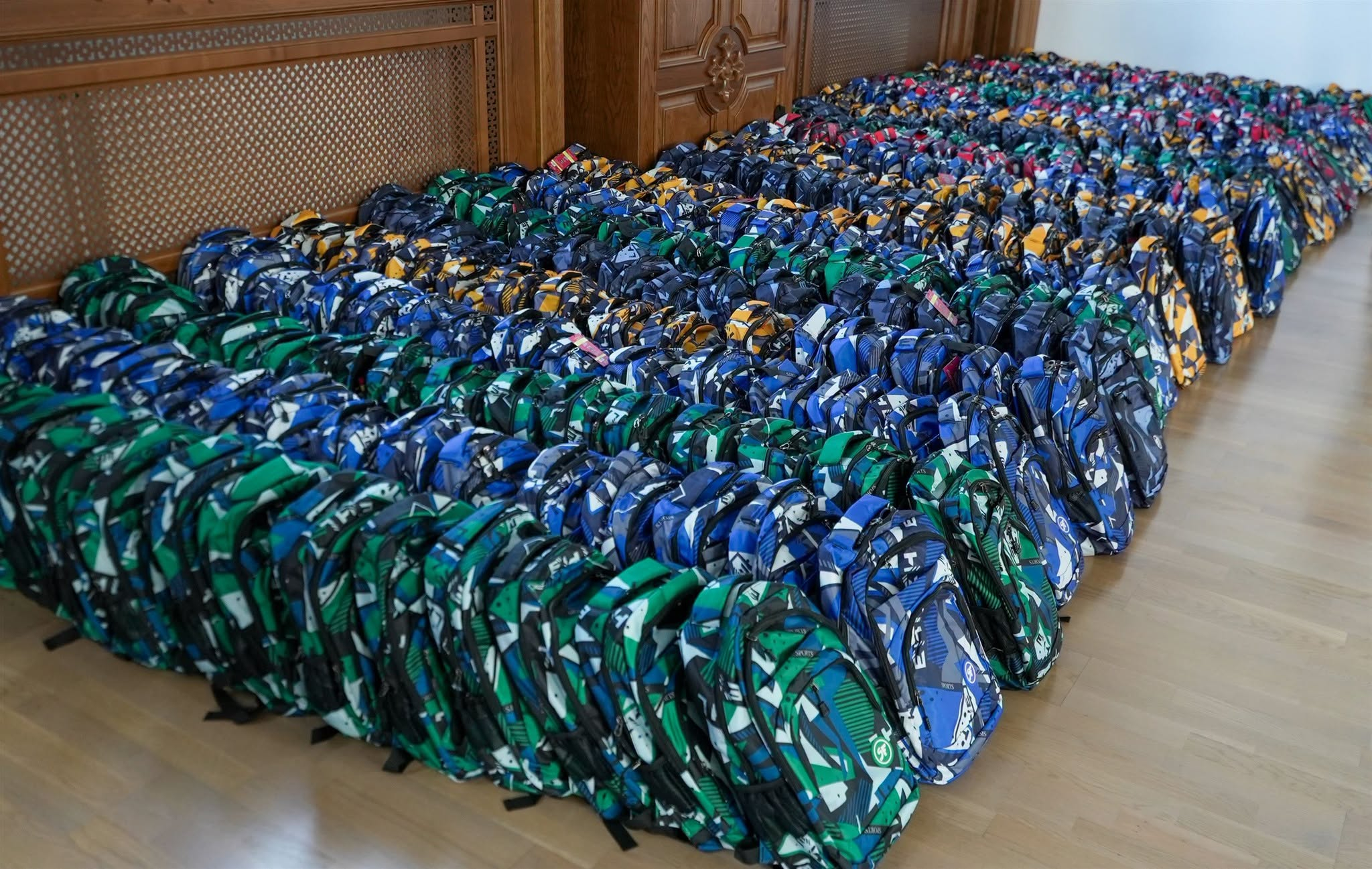3.300 de ghiozdane complet echipate pentru copiii din Galaţi şi Brăila. Sprijin din partea Bisericii, la început de an şcolar