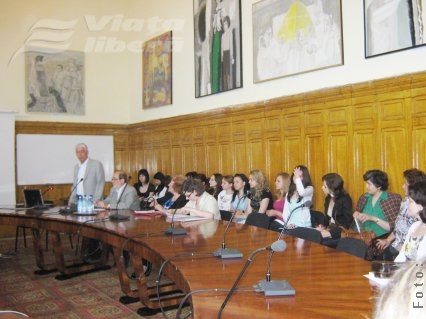 Totalitarismul, în discursul critic şi literatură