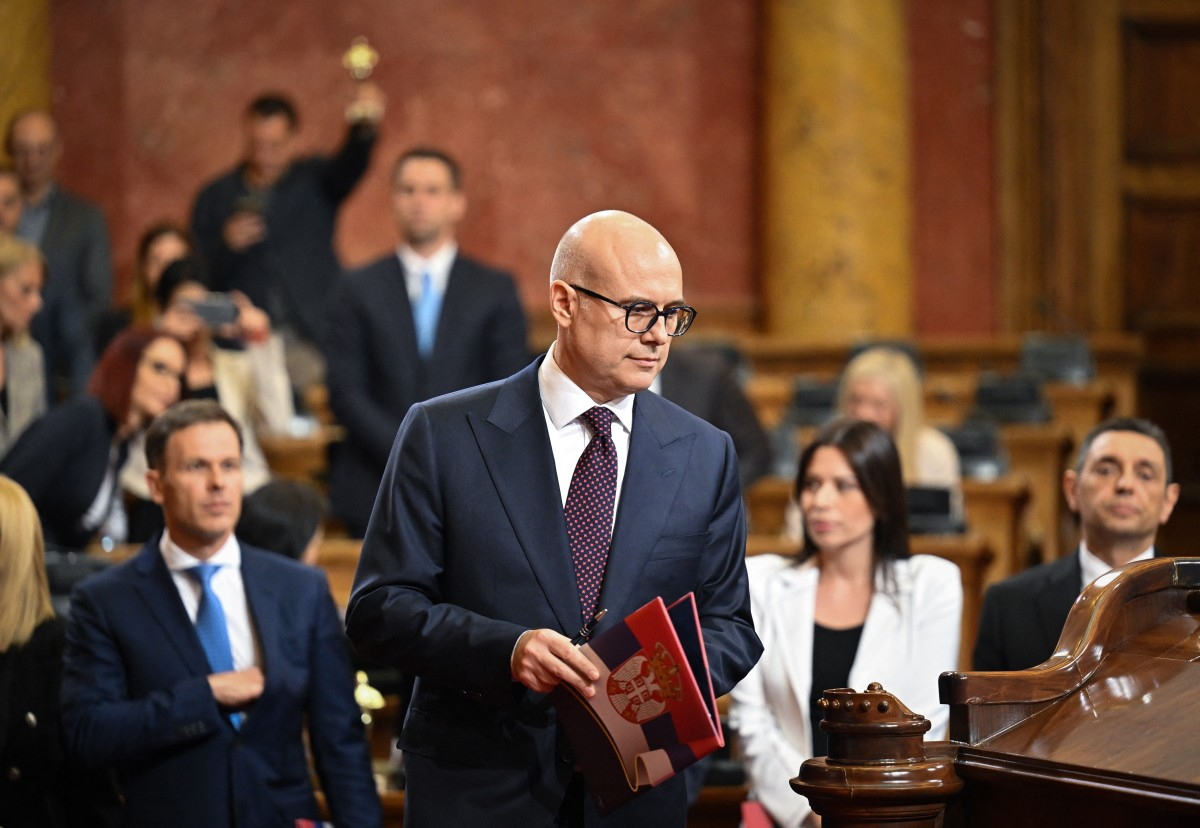 Premierul sârb Milos Vucevic a demisionat