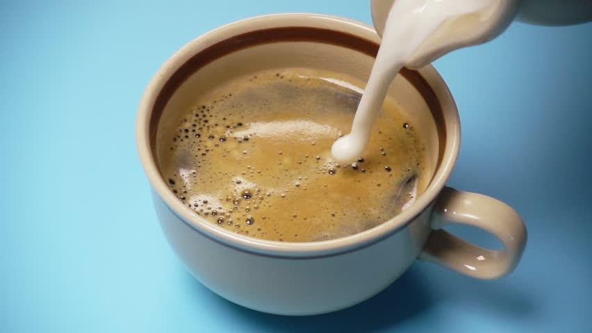 Câte calorii are o cafea îndulcită