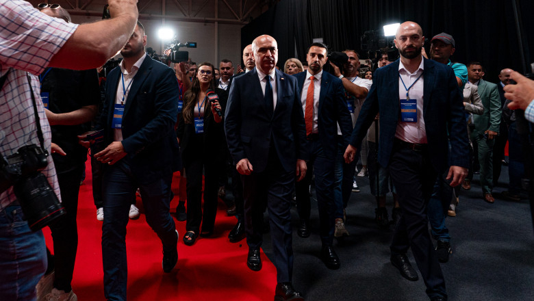 Congresul liberalilor. PNL cere demisia unor membri ai partidului până luni la prânz