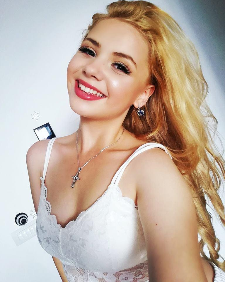 Expoziţie şi concert cu Maria Crăciun, pe Faleză