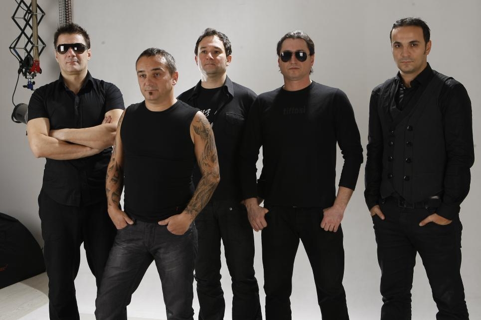 Stand up comedy şi Direcţia 5  într-un club din Galaţi