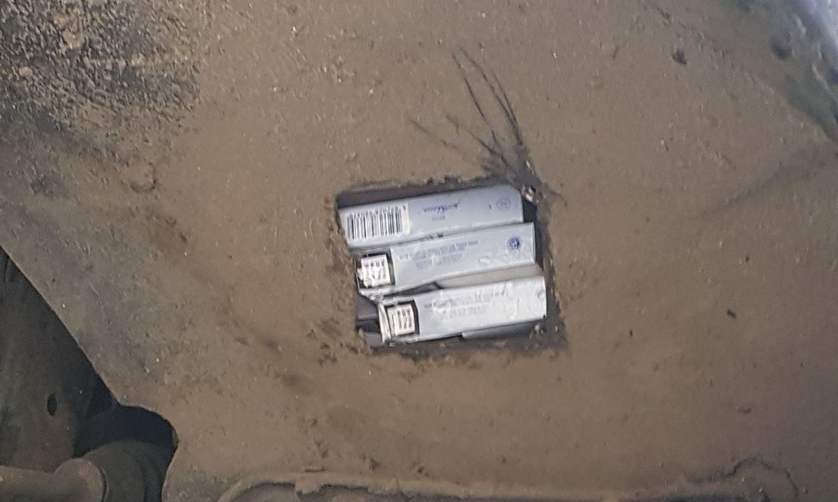 Ţigarete din Duty-free, ascunse în lonjeroane