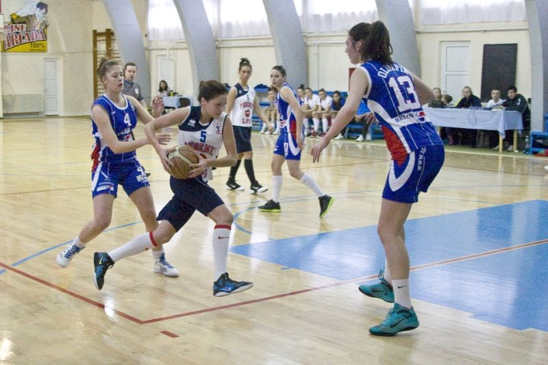 Baschetbalistele de la Phoenix Galaţi debutează în compania campioanelor de la ICIM Arad