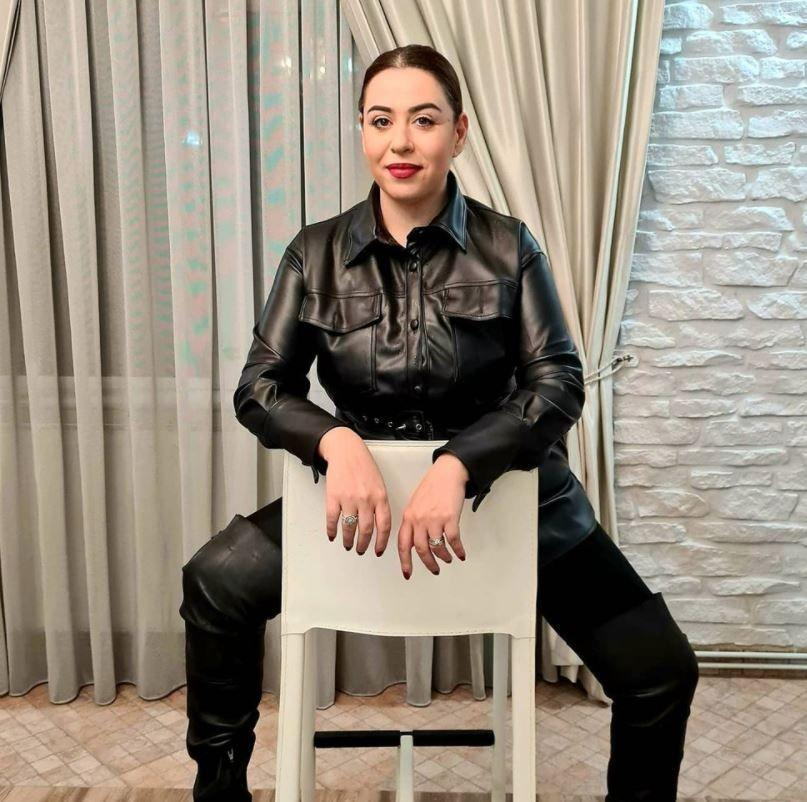 El a plecat cu afacerea, ea a rămas cu fetiţa