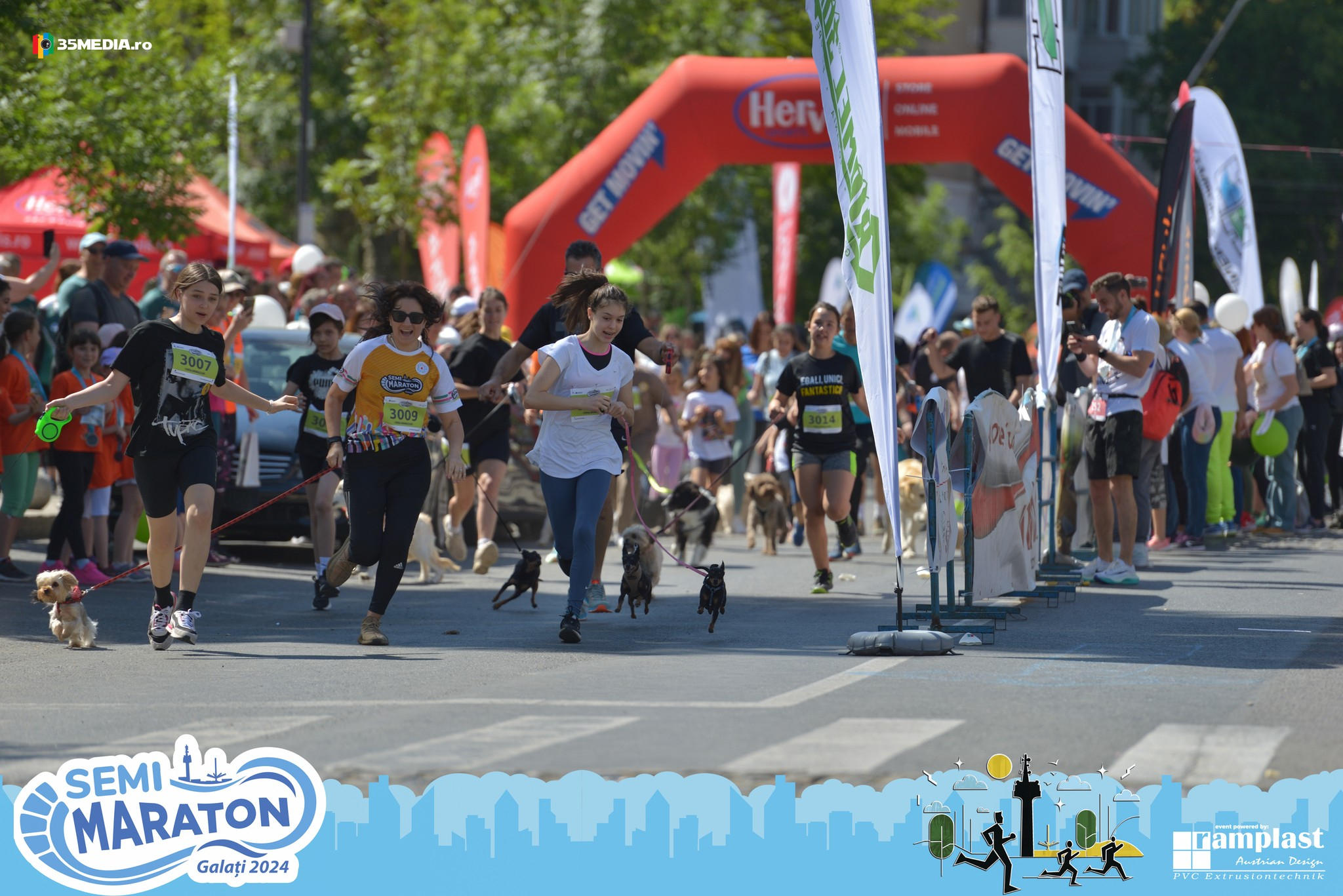 Duminica în care mii de oameni aleargă pentru educație şi comunitate