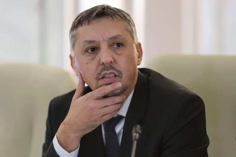 Ministrul Educației: „Manualele nu sunt suficient de prietenoase”