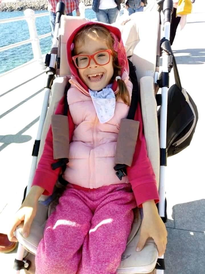 Micuţa Ana îşi pune viaţa în mâinile noastre