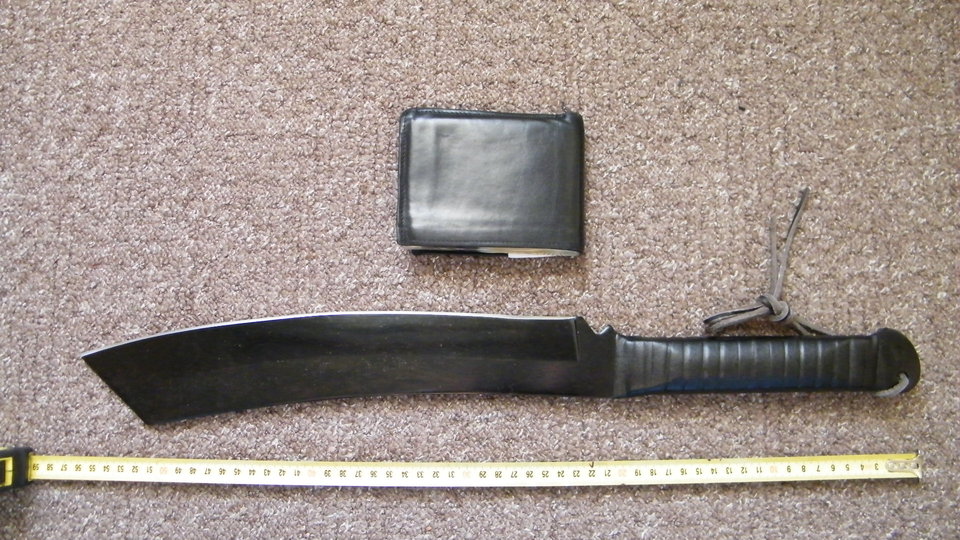 Un șofer-problemă, prins înarmat în trafic