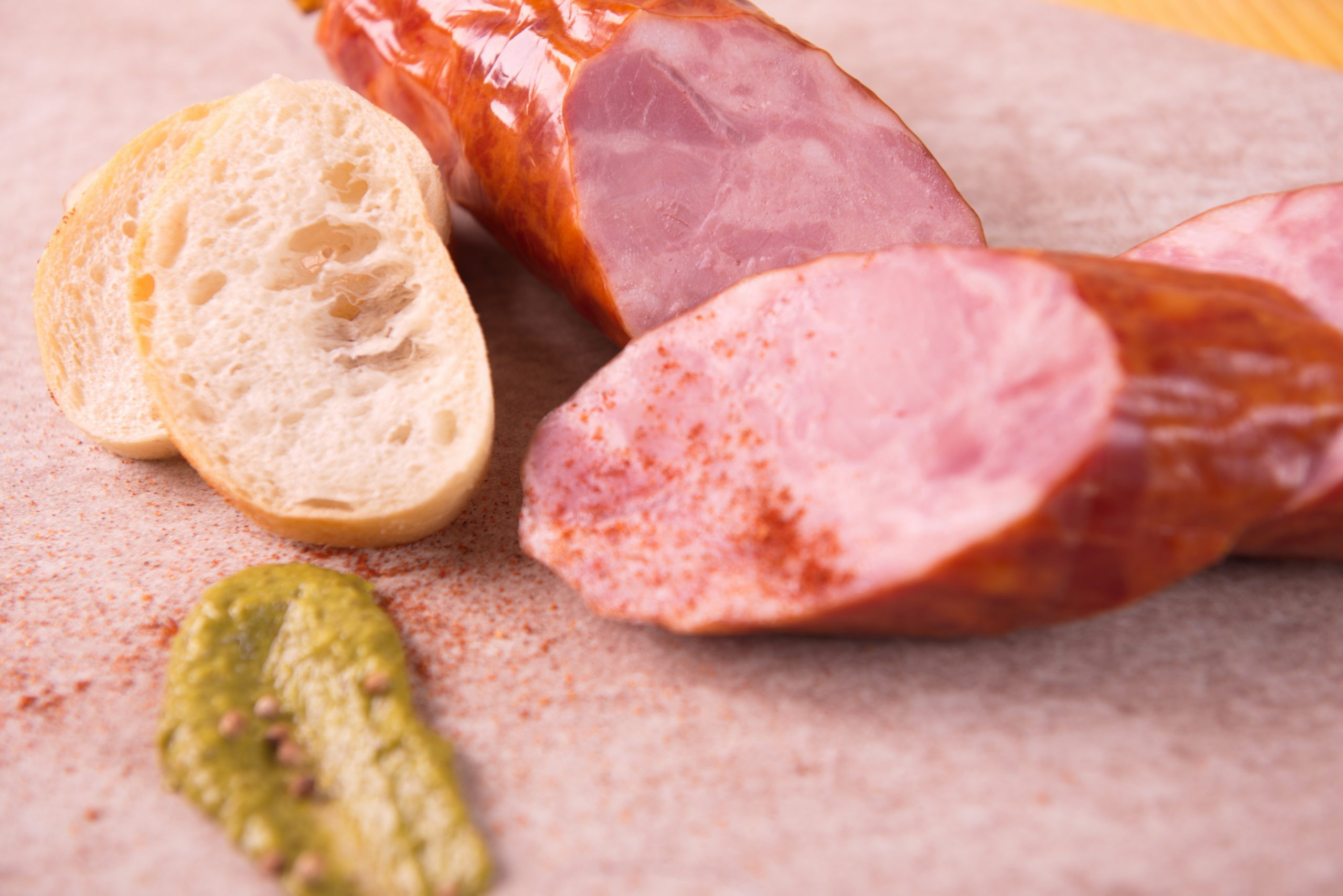 Salam de șuncă preparat acasă