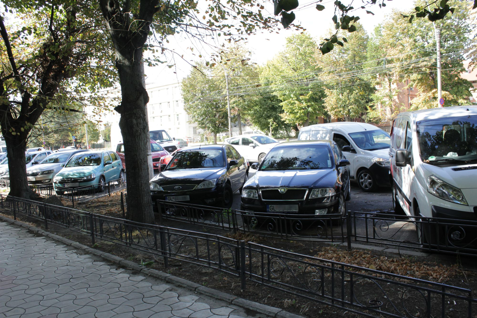 Abonamente lunare pentru parcările cu plată. Facilităţi noi, aprobate de Consiliul Local Galați