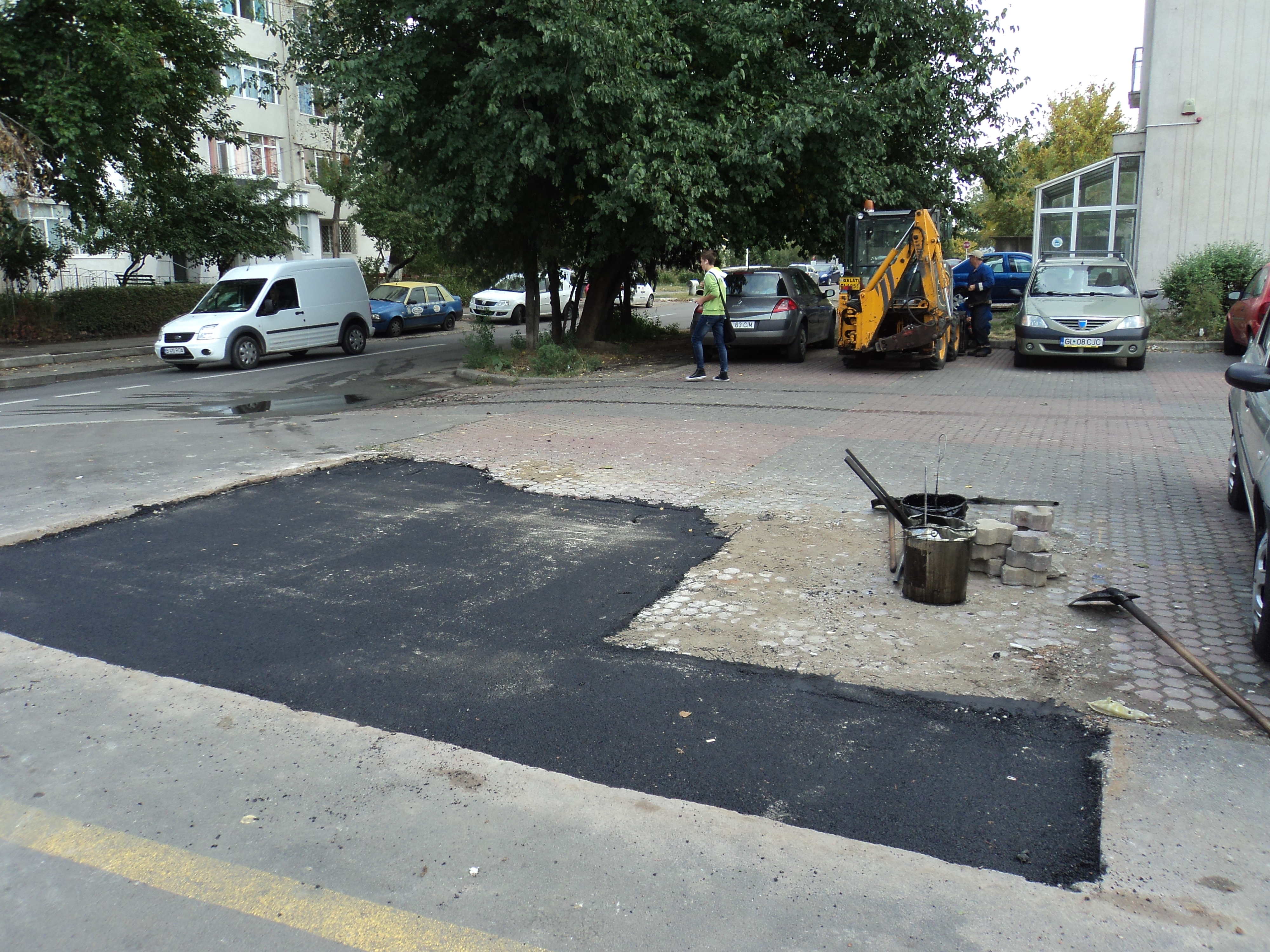 (FOTO) Petice de ASFALT în Micro 19, în locul CHIOŞCURILOR DEMOLATE