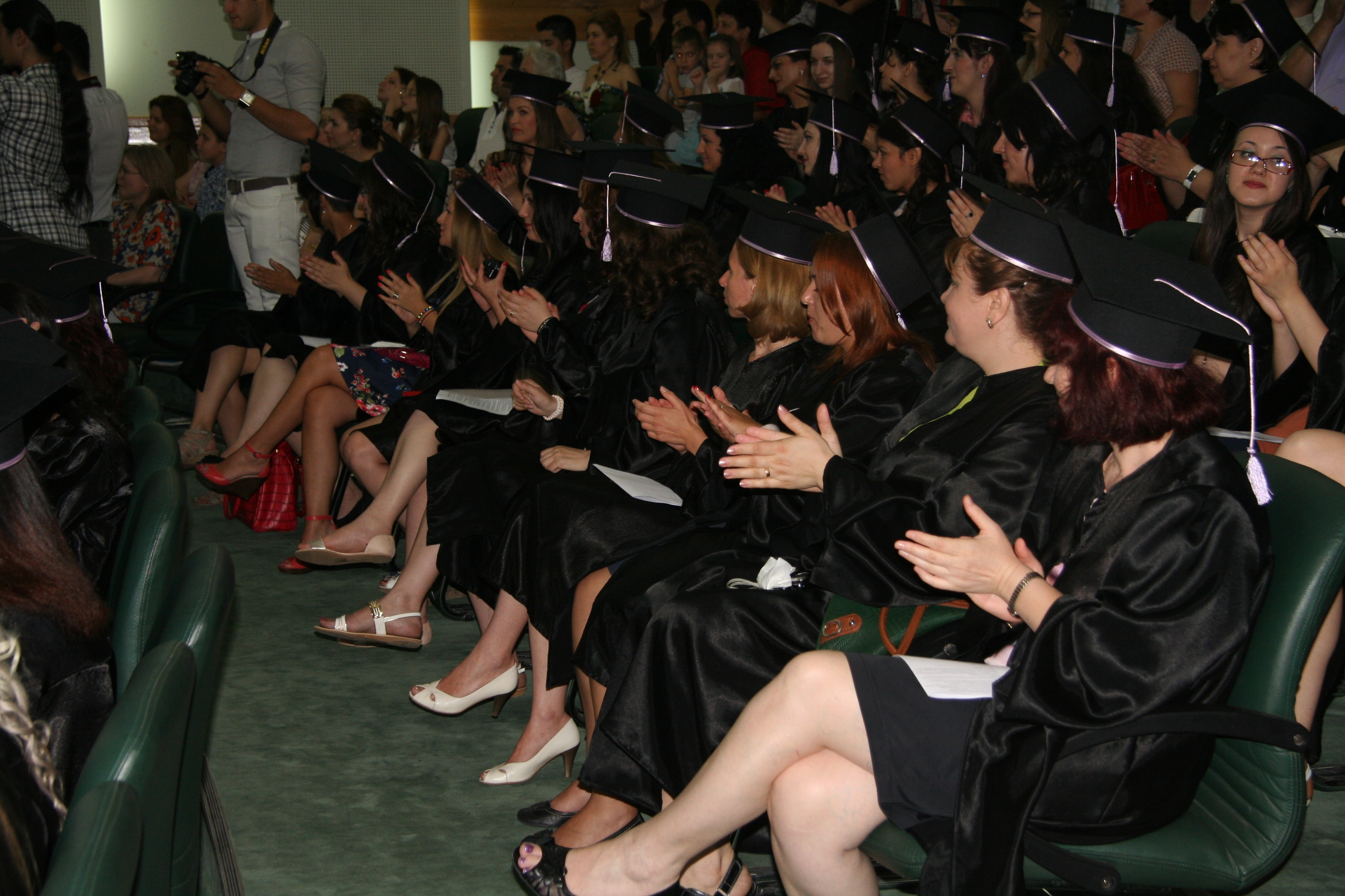 Prima promoţie acreditată de farmacişti gălăţeni