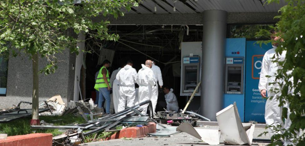 Şase bancomate au fost aruncate în aer