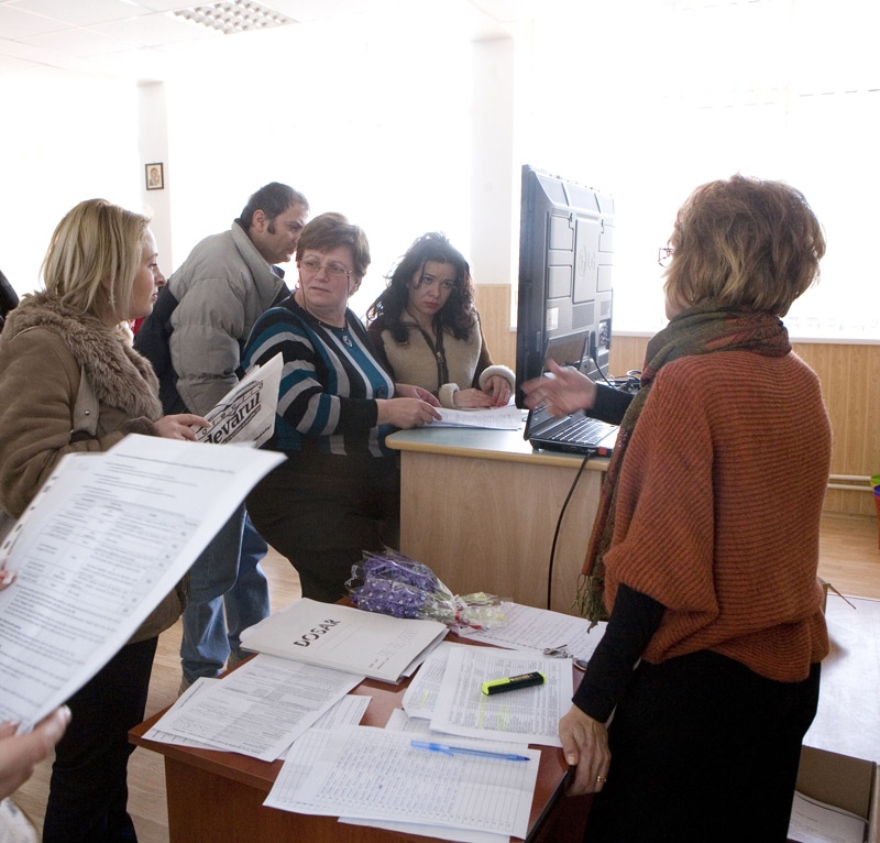 Părinţii îşi fac mutaţii fictive pentru a-şi înscrie copiii la o şcoală mai bună