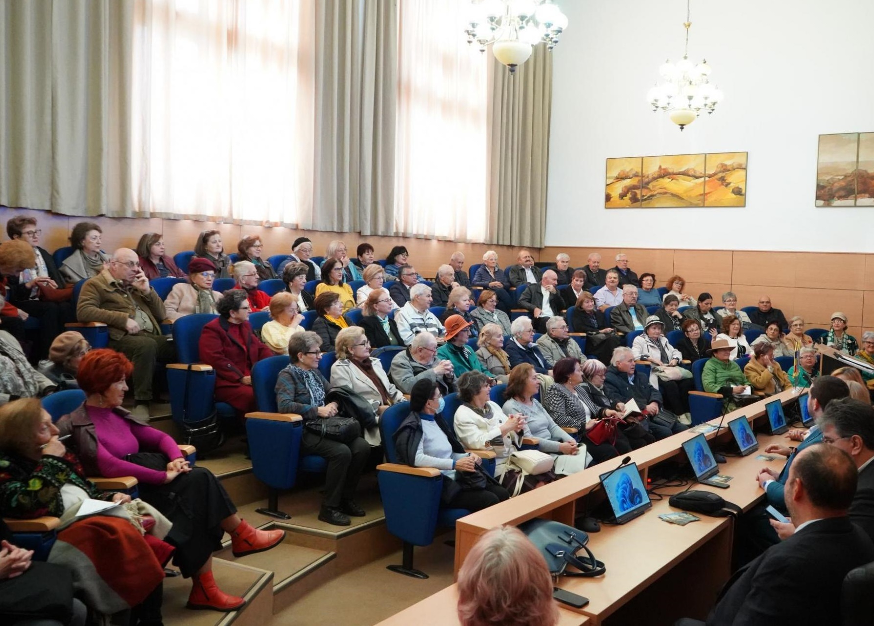 136 de noi cursanți înscrişi la Universitatea Vârstei a Treia