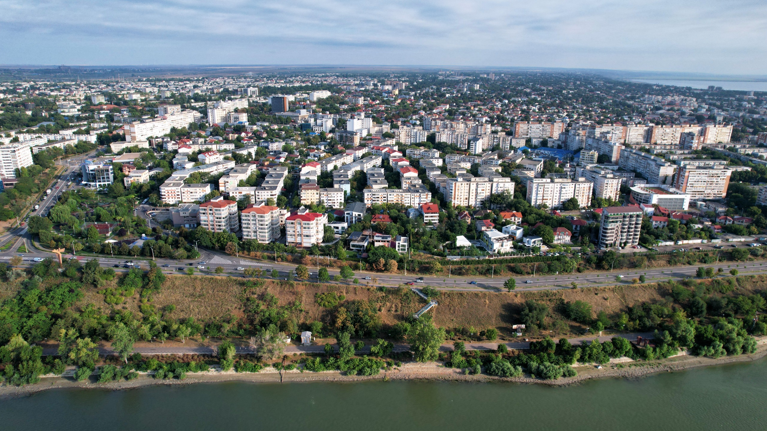 Modernizarea Falezei Dunării înseamnă mai mult verde