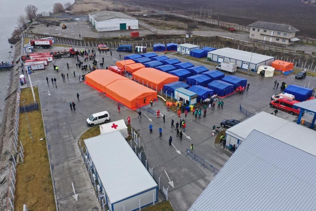 Corturi pentru 190 de persoane, instalate în Vama Isaccea (FOTO și VIDEO)