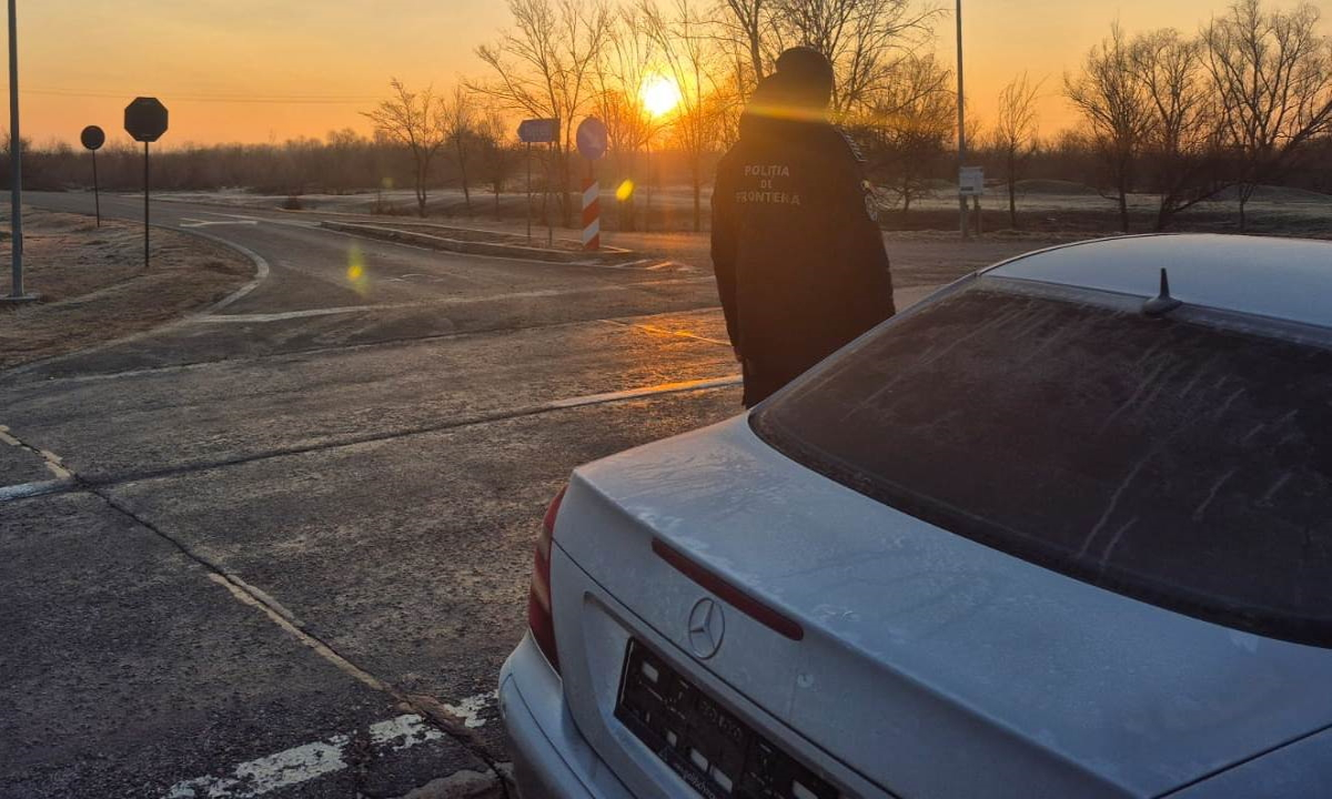 Autoturism furat din Franța, descoperit la Oancea