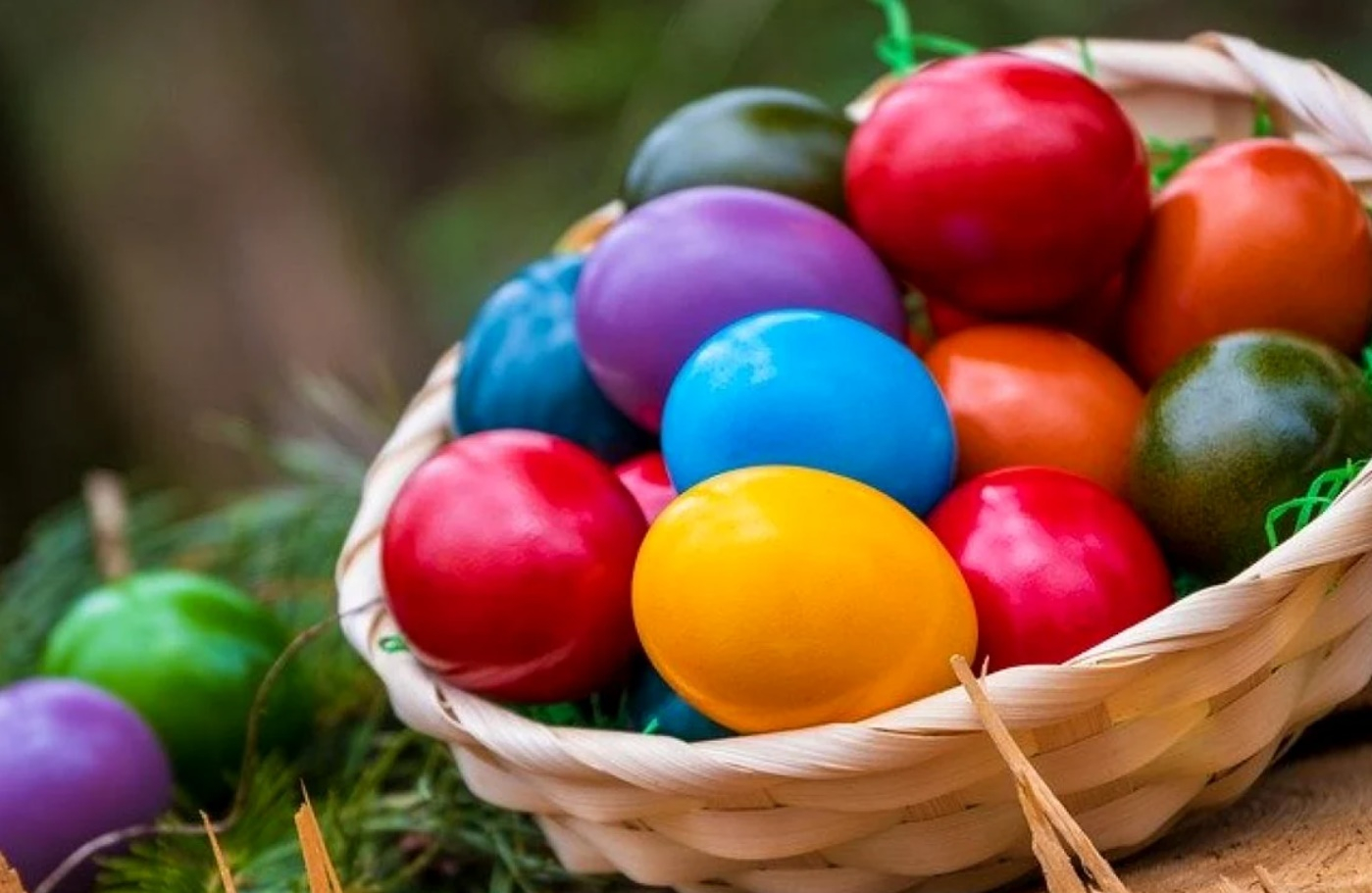 În ce culori se vopsesc ouăle anul acesta, pentru a fi la „modă”