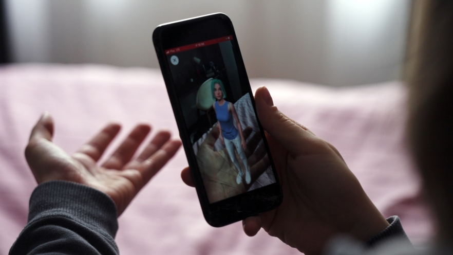 Cum ajungem „captivi” în ecrane