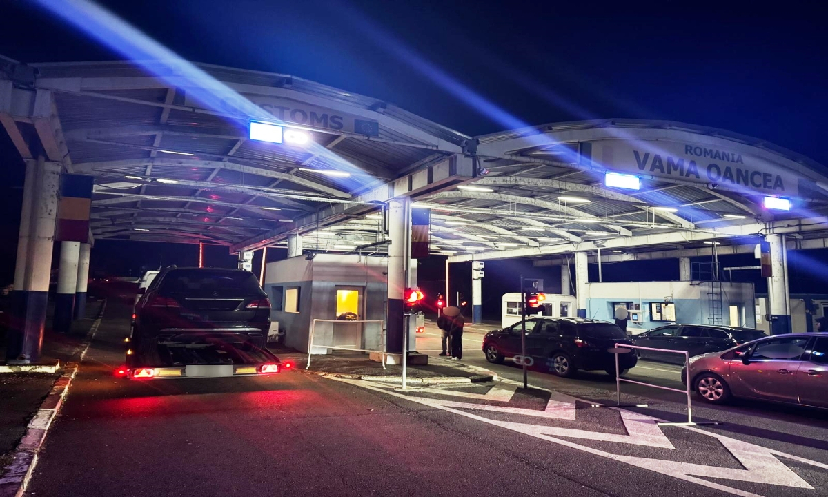 Autoturism furat din Italia, descoperit la Oancea