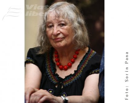 Singurătatea poetei de cursă lungă