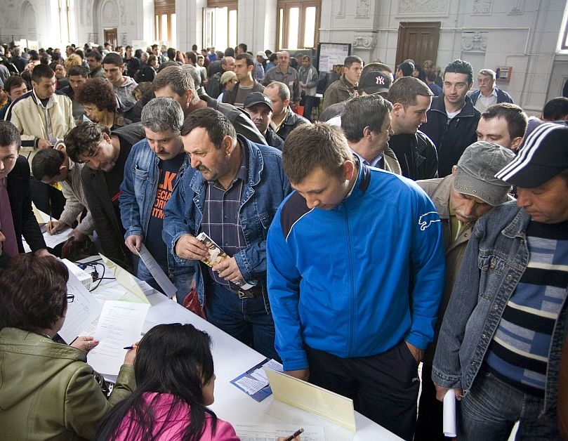 Oferta de LOCURI DE MUNCĂ, în continuare săracă