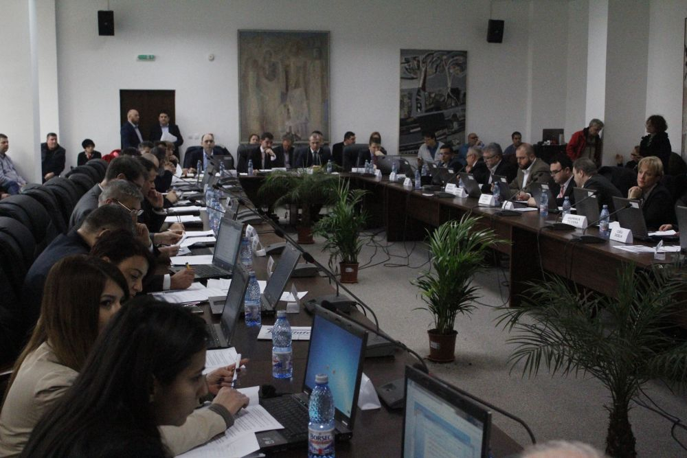 Şedinţă. Decizii de milioane de lei ale aleşilor locali