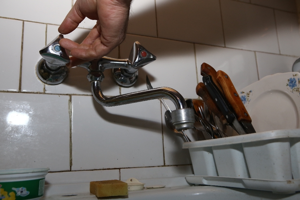 Continuă realimentarea cu apă rece în Galaţi pentru bun-platnici