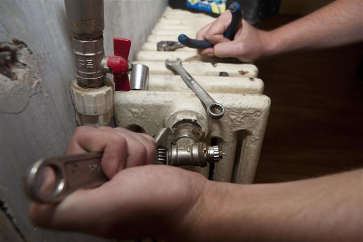 Căldura nu a ajuns la toată lumea! Avarii pe reţeaua de încălzire din oraş