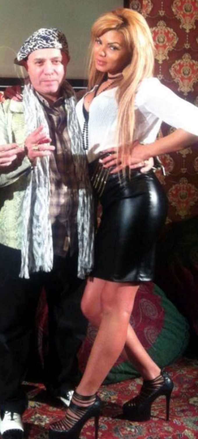 Dezmăţ în lumea mondenă