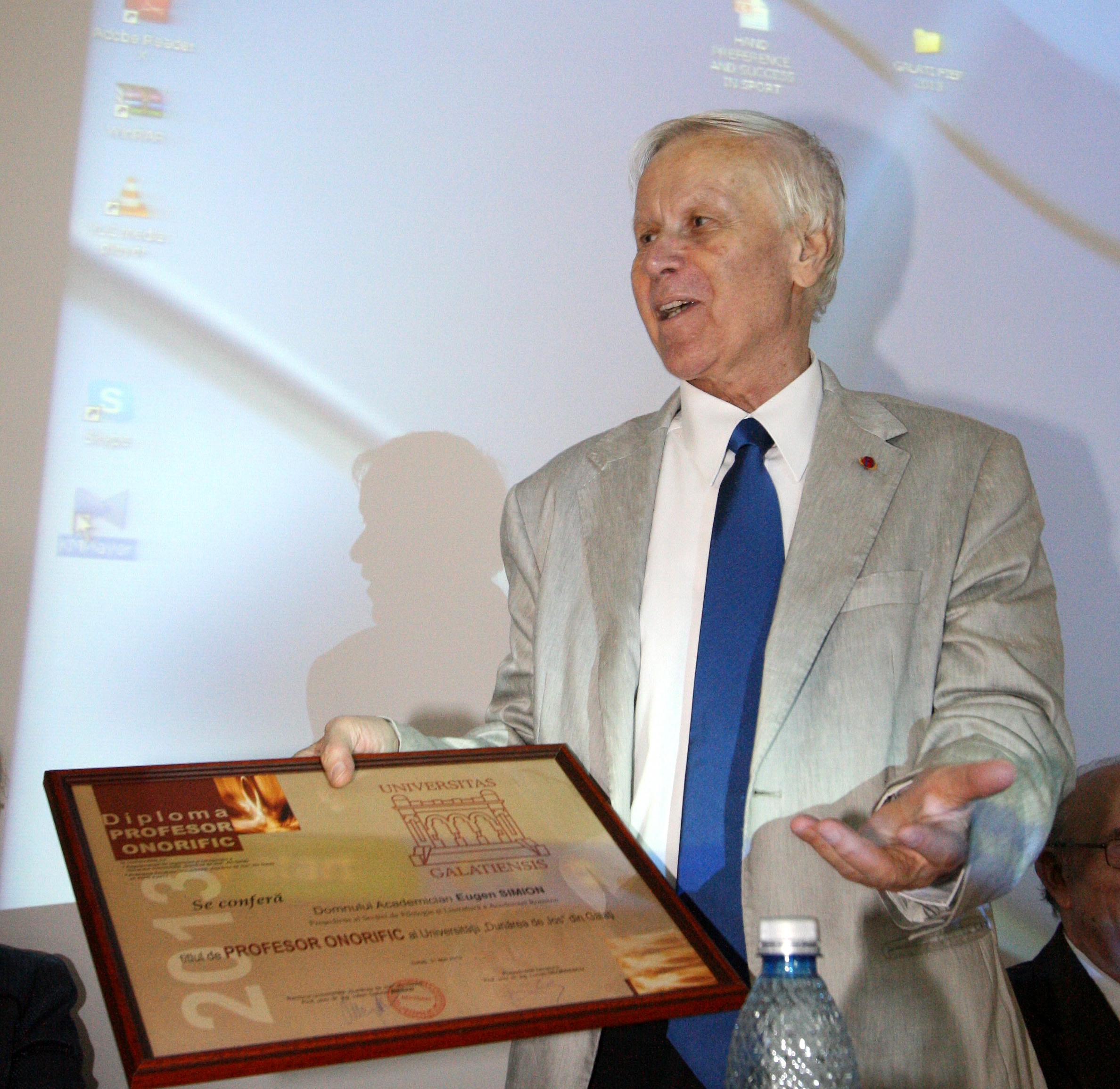 Academicianul Eugen Simion: "Universitatea gălăţeană este prima care mi-a acordat un titlu"