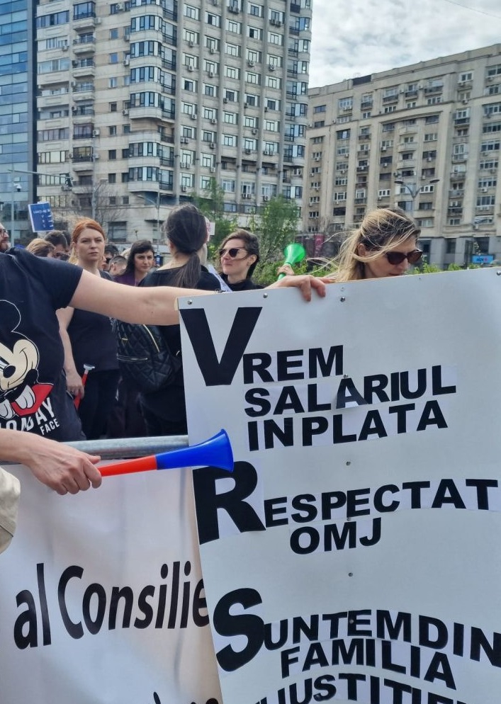 Consilierii de probațiune ies în stradă pentru salarii neplătite şi amenință cu greva foamei