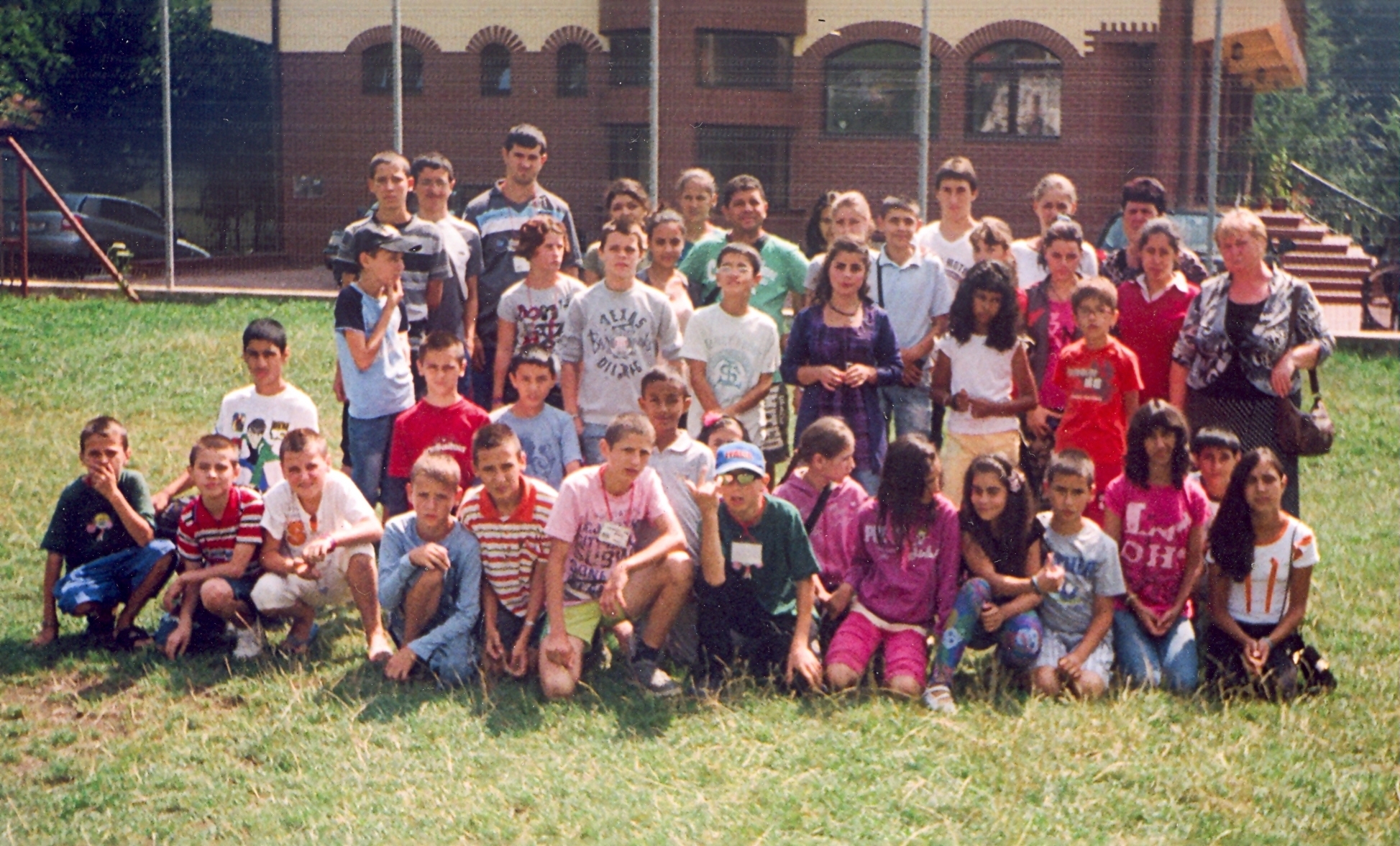 Aflaţi în plasament, dar şi în vacanţă: 80 de copii silitori au petrecut la Buşteni şi Eforie 