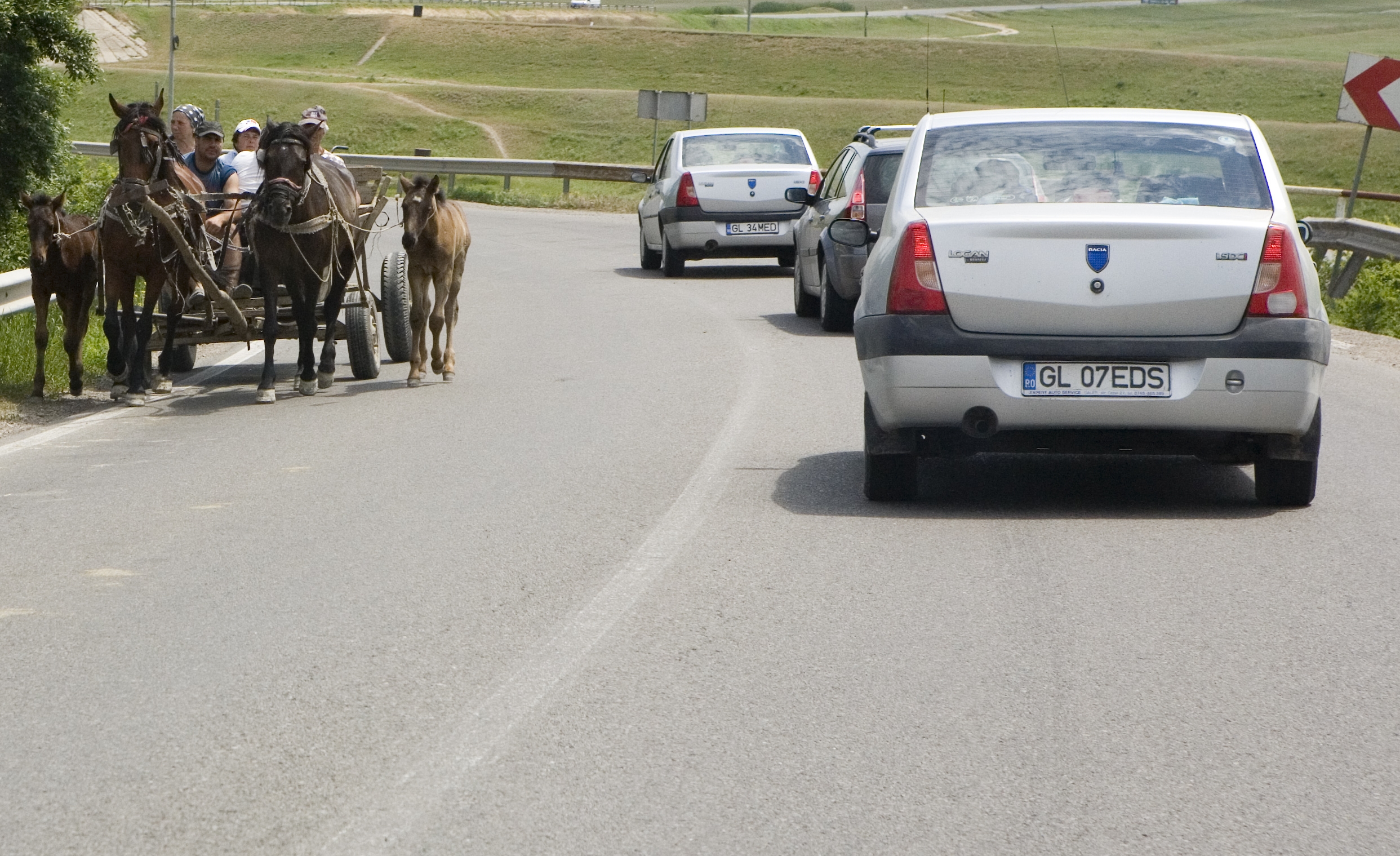 Drumurile judeţene vor fi MARCATE corespunzător/ Utilaj de peste 500.000 de lei