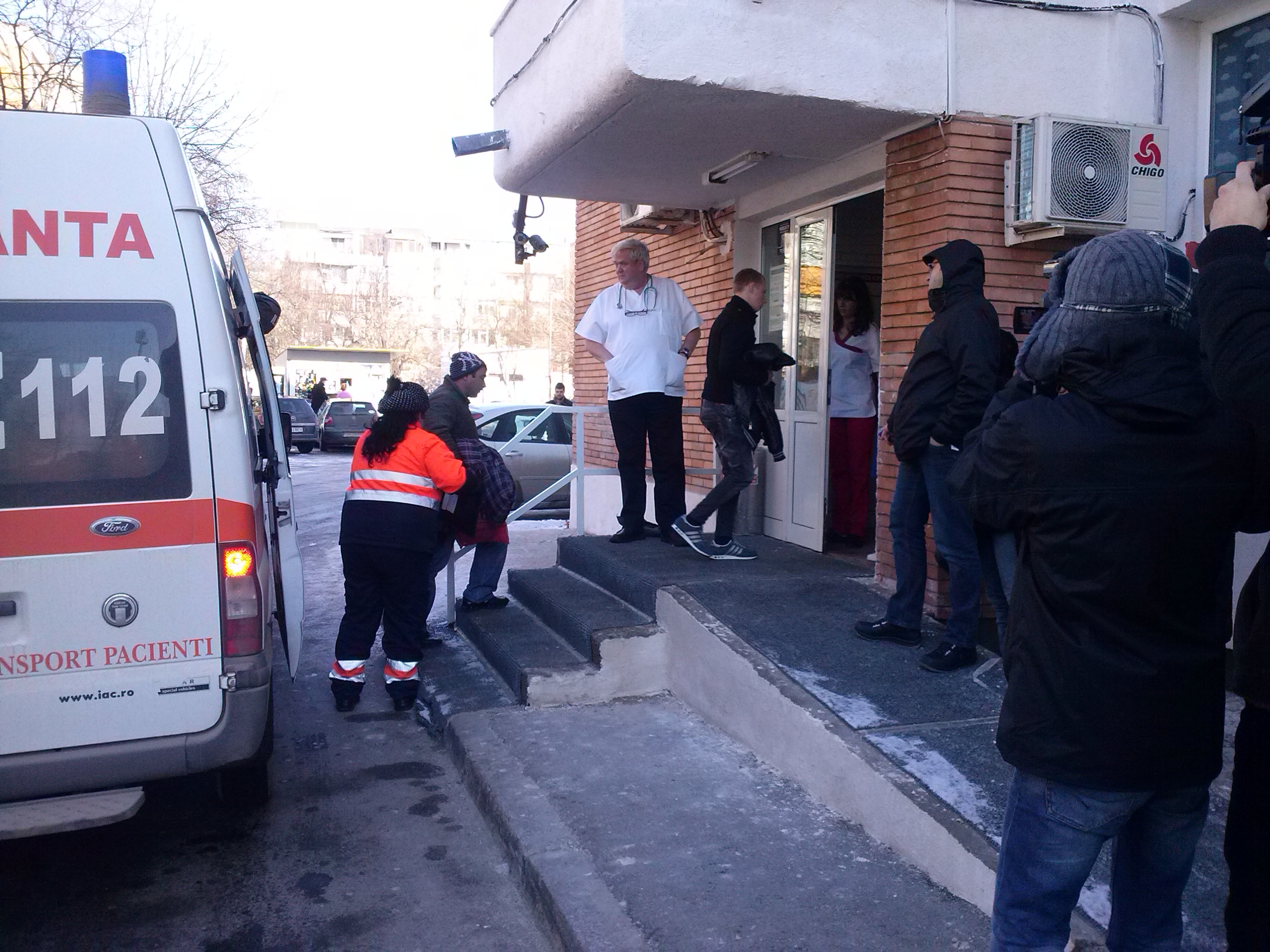 Elev ÎNJUNGHIAT de un rival în DRAGOSTE. Băiatul a ajuns la Spital