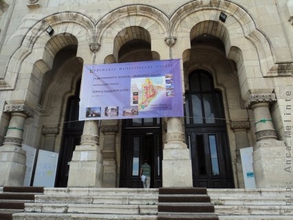 Planul Urbanistic General, la dispoziţia gălăţenilor, în holul Universităţii