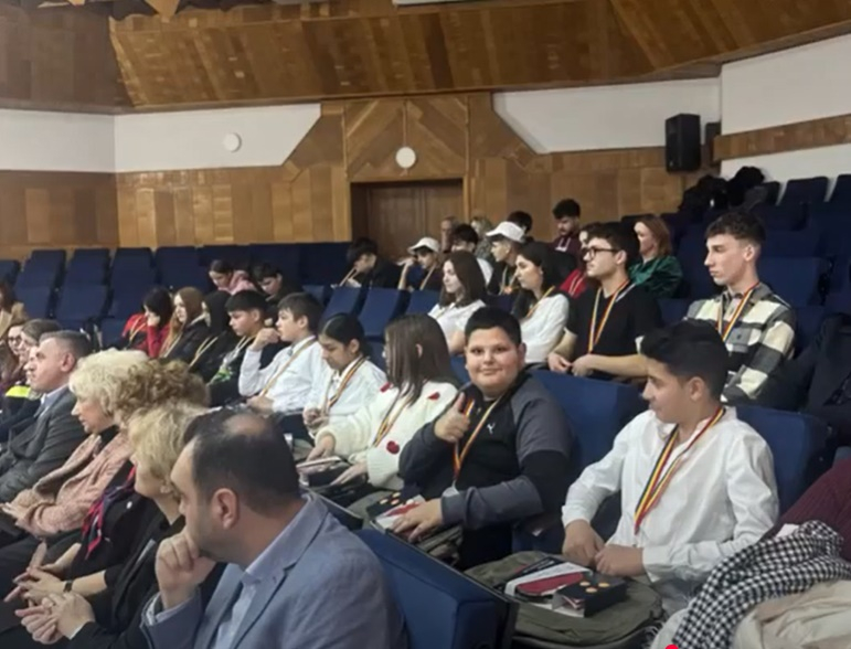 Premii gălăţene la un concurs despre siguranţa şcolară