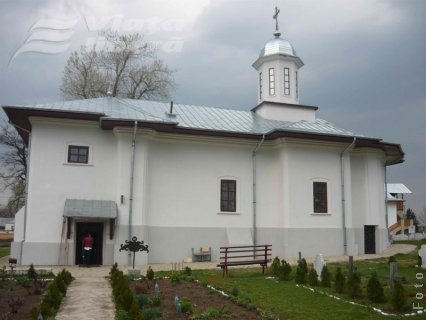 Arde mănăstirea Adam!