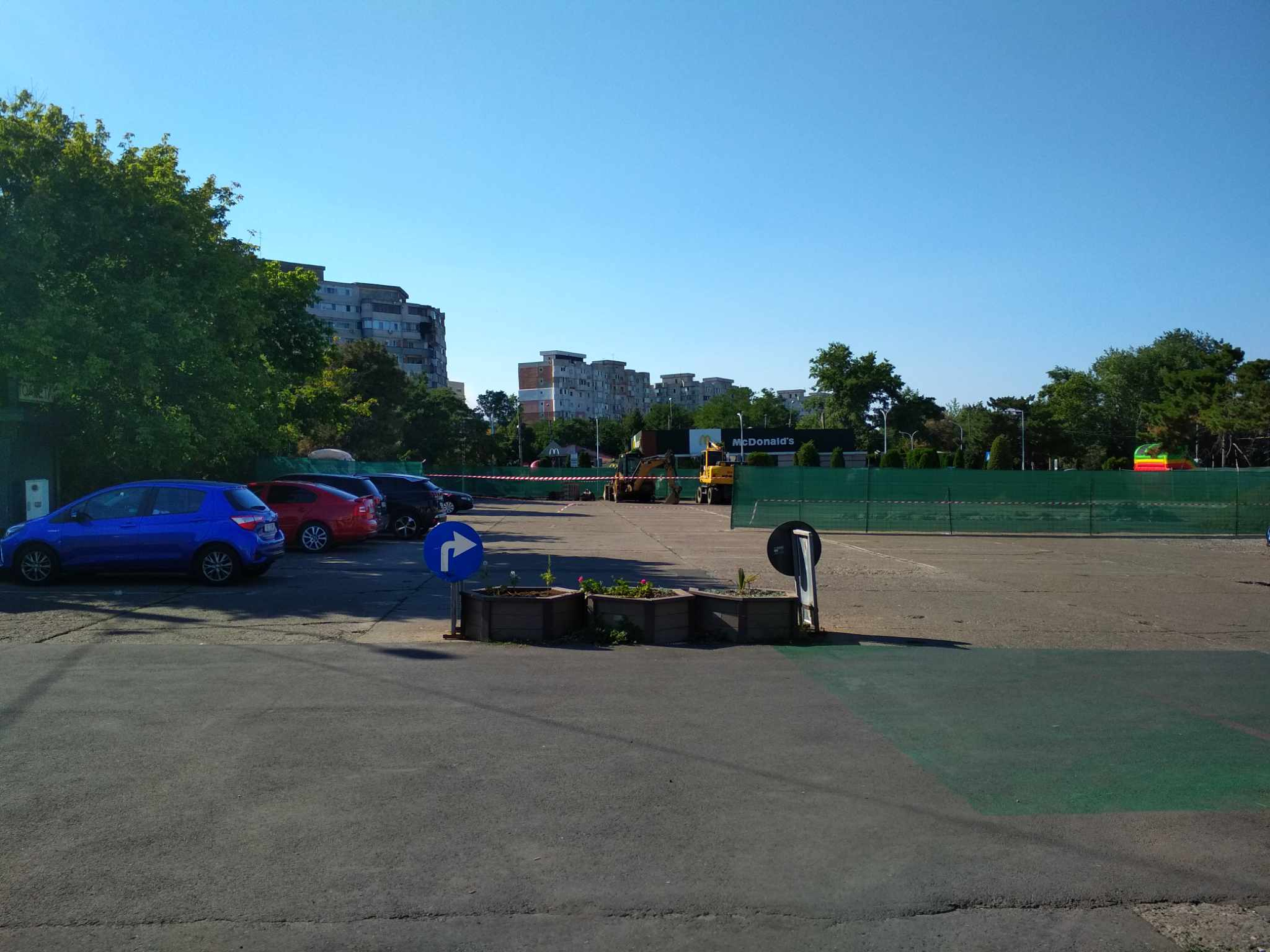 KFC drive in, în „coasta” McDonald’s, pe esplanada Sălii Sporturilor (FOTO)