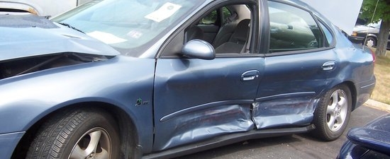 Trei persoane rănite şi cinci maşini avariate din cauza şofatului imprudent