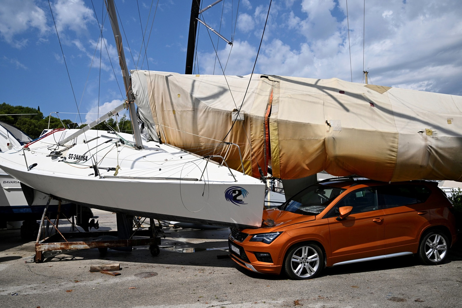 Furtuni devastatoare și sute de incendii în Balcani, după canicula extremă