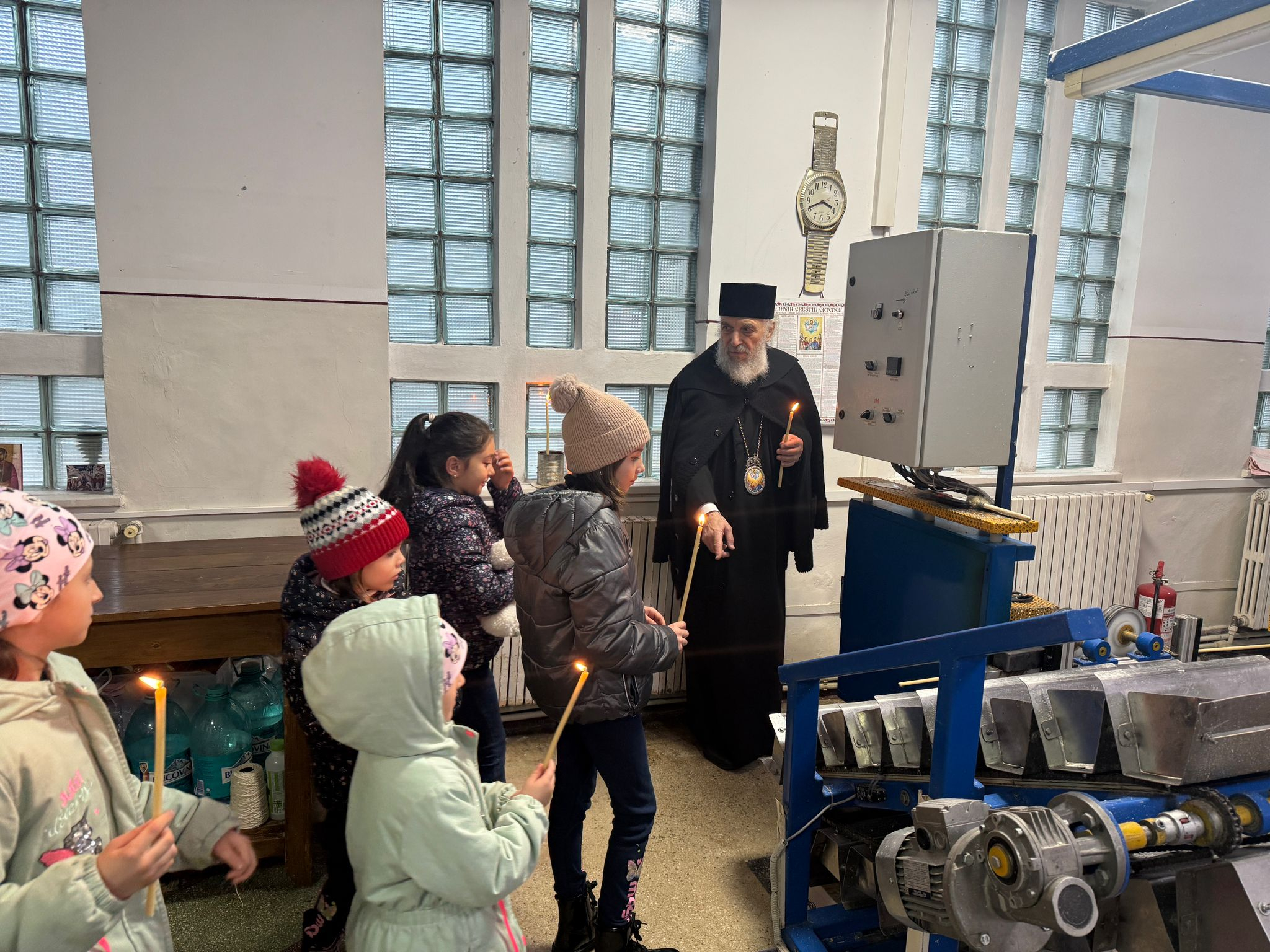 Copii din familiile sinistrate, în vizită la Centrul Eparhial