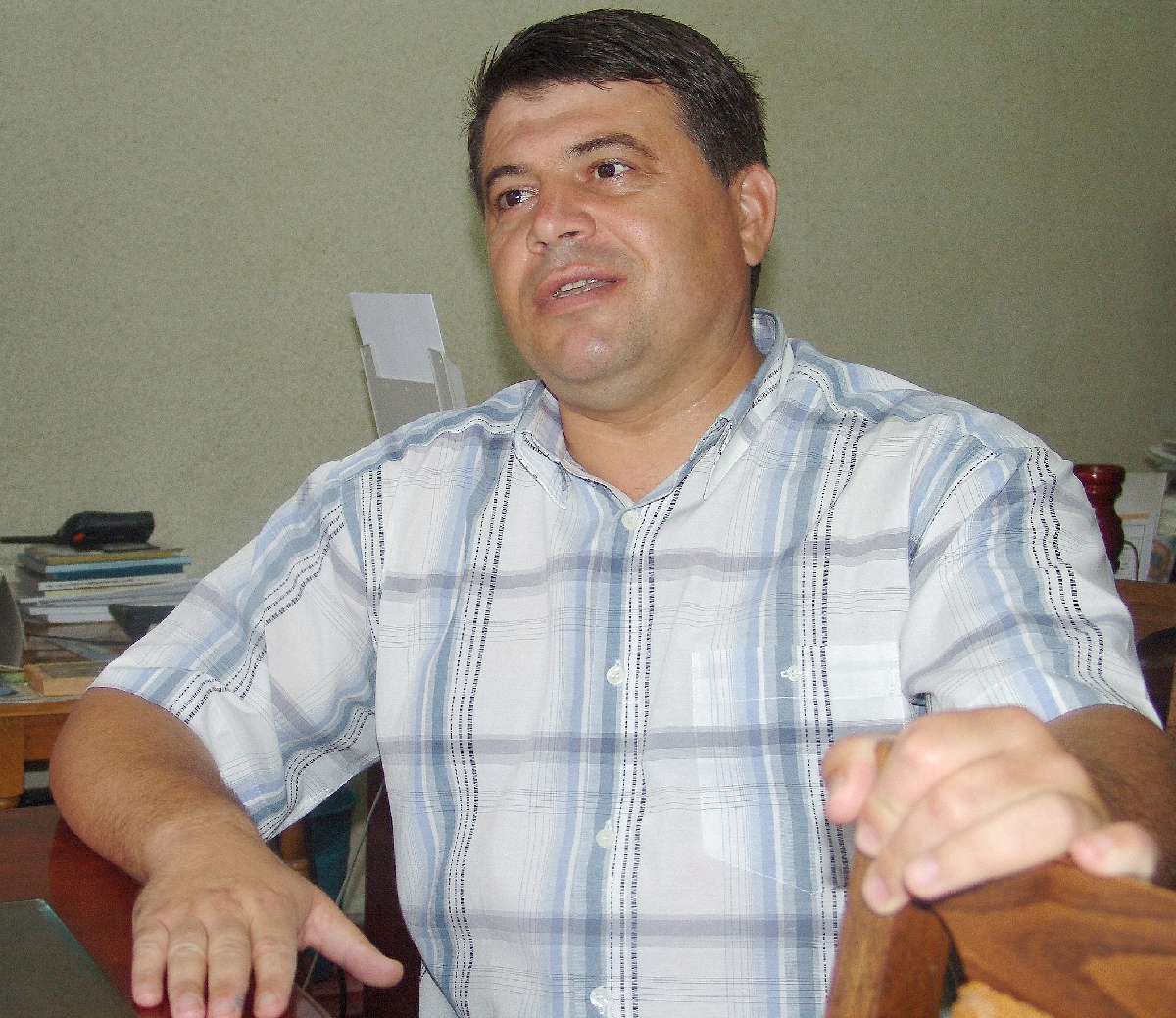 Poliţistul-manechin l-a tras în instanţă şi pe şeful Poliţiei Tecuci