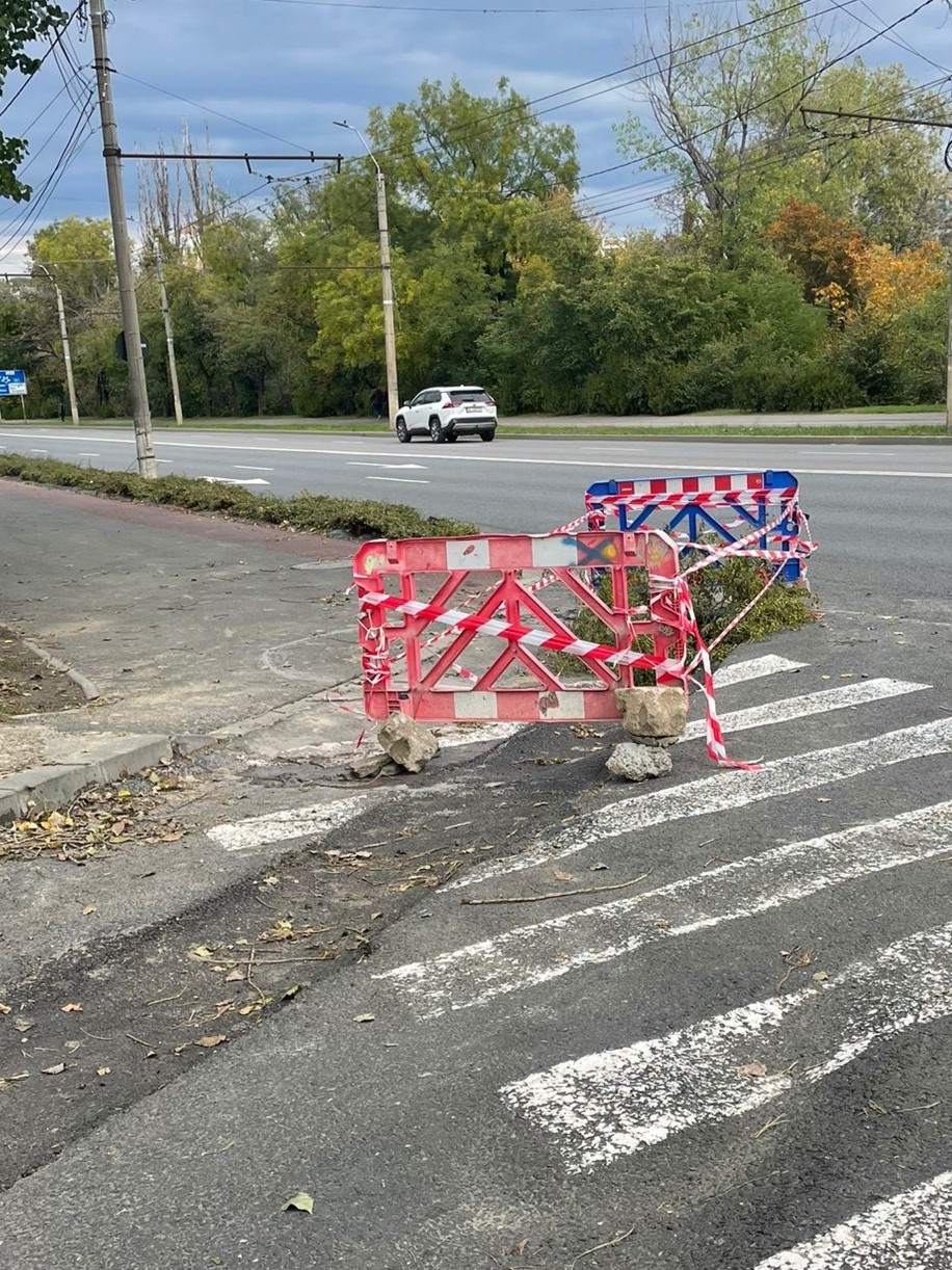 Au astupat şanţul, dar s-a surpat la prima ploaie