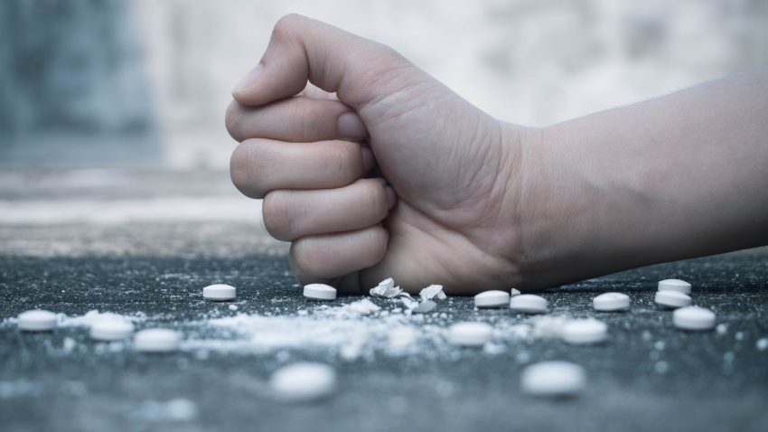 Mama unui dependent de cristale: „Vând casa și plec din țară!”