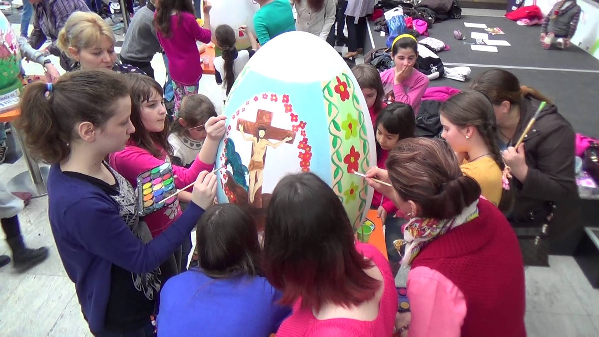 Distracţii pentru mari şi mici de 1 Mai pe platoul de la Casa de Cultură a Sindicatelor