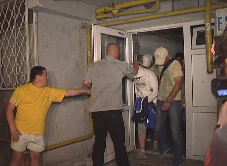 TENTATIVĂ DE SINUCIDERE/ A vrut să se arunce de la etajul șapte pentru a scăpa de închisoare